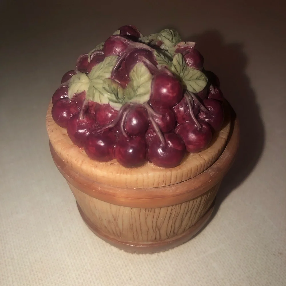 Vintage 1993 Dezine‎ Grape Basket Trinket Box Collectible Hand Painted